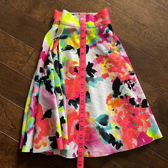 COLOURFUL SKIRT 🌺🌼 - Picture 3 of 3